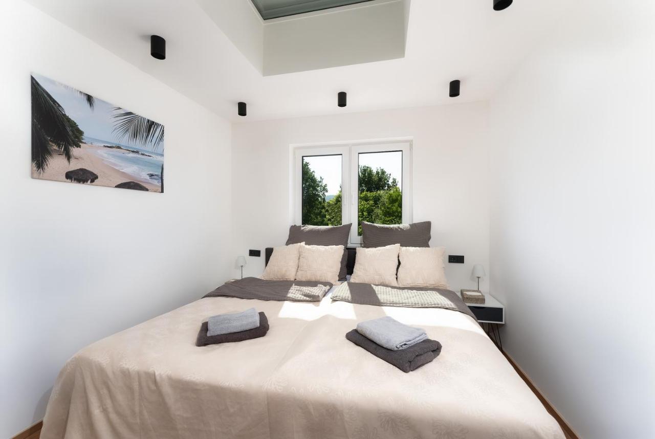 Gemuetliches Und Lichtdurchflutetes Penthouse Mit Sternenhimmelblick, Boxspringbett Und Terrasse - Gute Anbindung An Die Innenstadt Kassel Eksteriør bilde